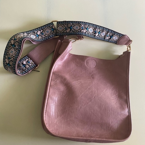 𝅺large Vegan Leather Messenger cross body Bag with strap